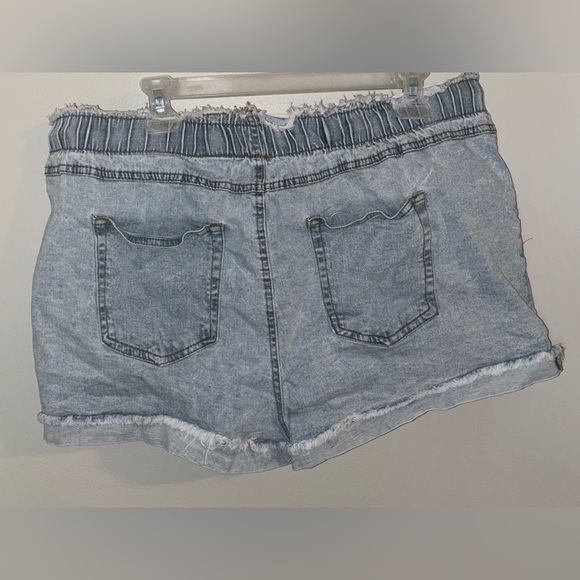 No Boundaries Jean Stretchy Shorts Women’s XXL •EUC - Picture 2 of 3